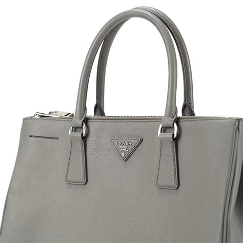 prada bags second hand